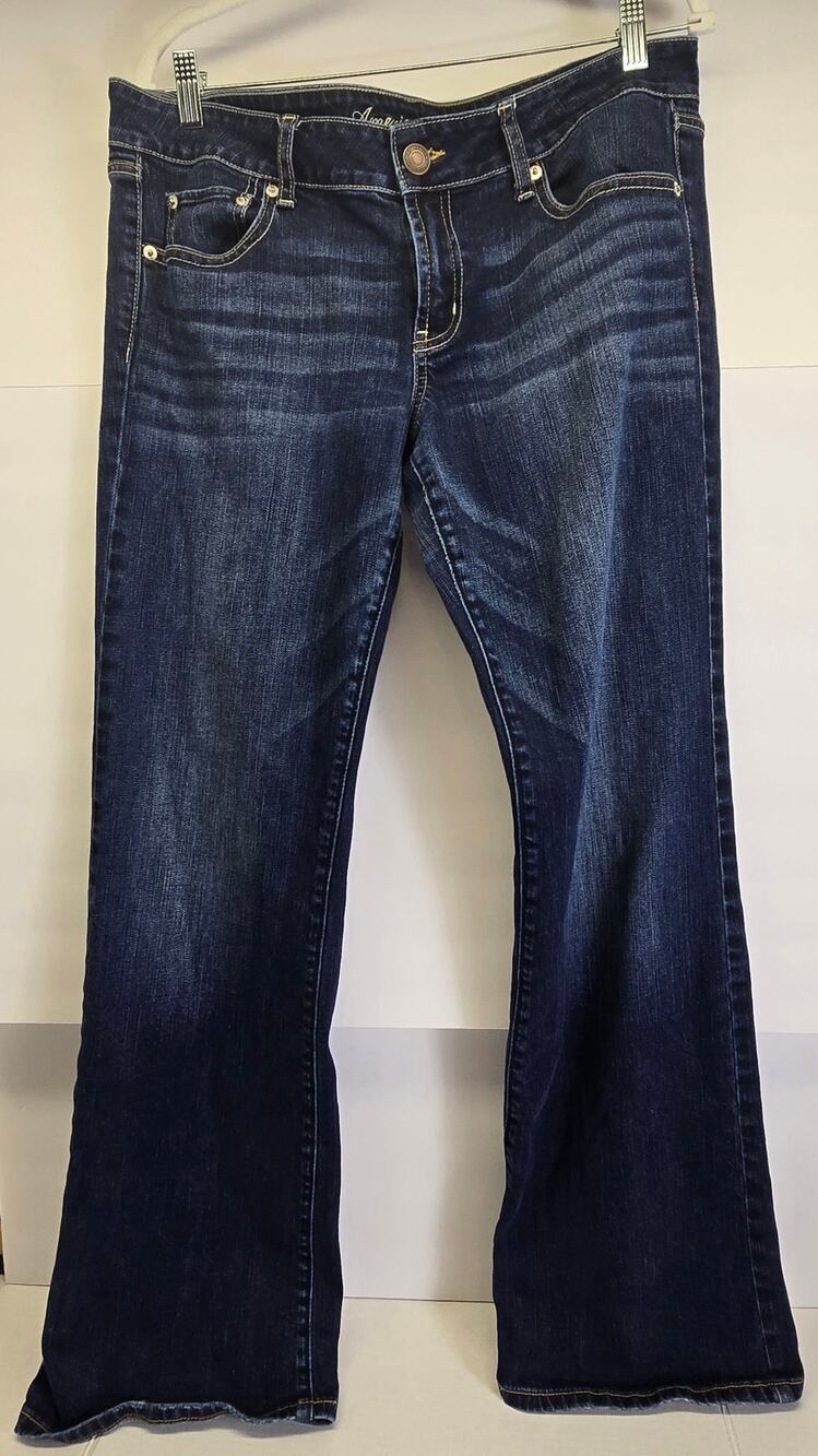 American Eagle stretch size 14L favorite boyfriend blue jeans